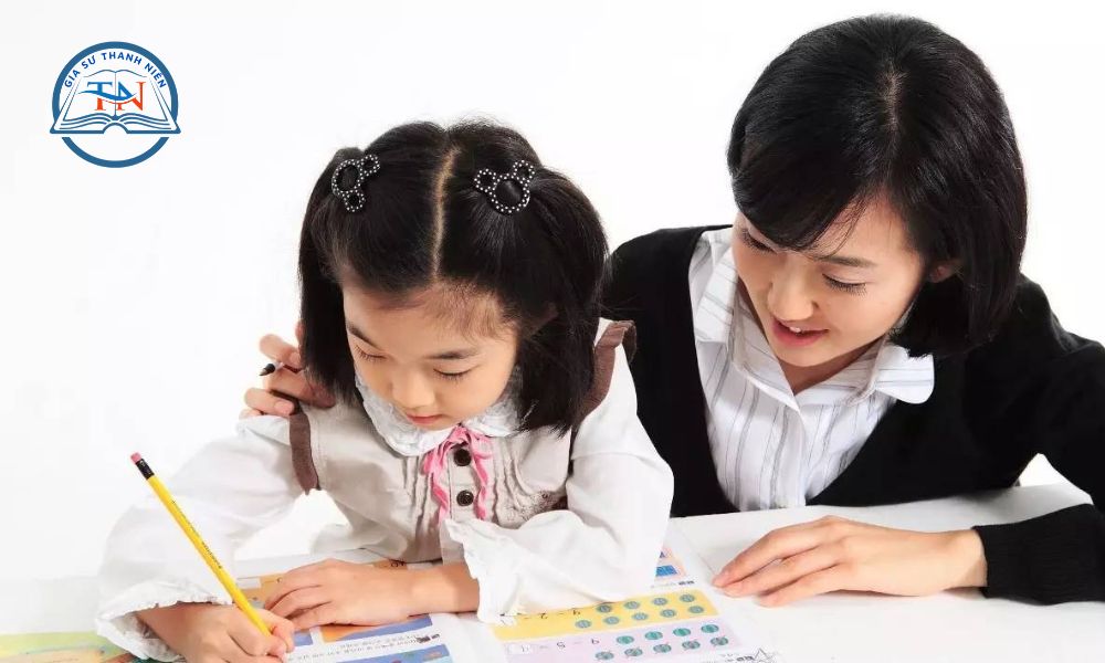 Nhiều phụ huynh hiện phân vân giữa gia sư sinh viên hay giáo viên