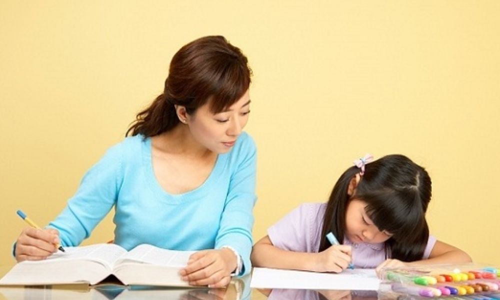 Phụ huynh nên kiểm tra những giấy tờ nào của gia sư?