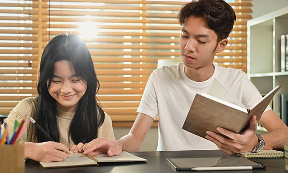 Nên chọn sinh viên hay giáo viên theo mức ngân sách