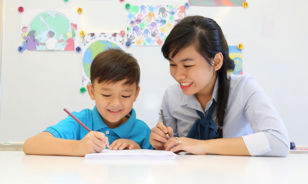 Nên chọn giáo viên hay sinh viên giỏi để dạy nâng cao?